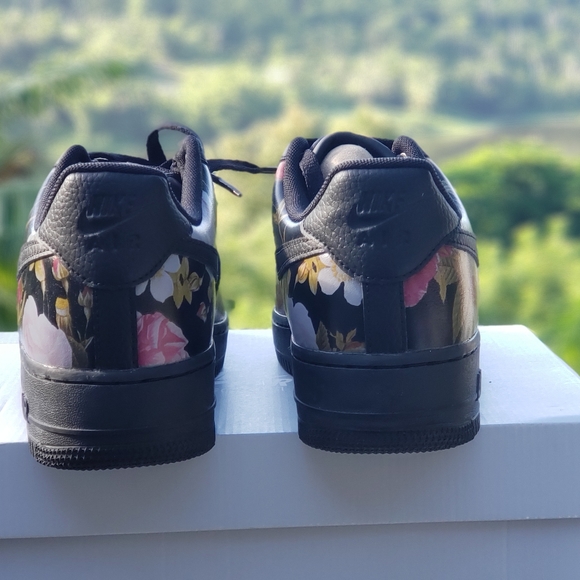 WMNS (W) Air Force 1 Low - Picture 4 of 9